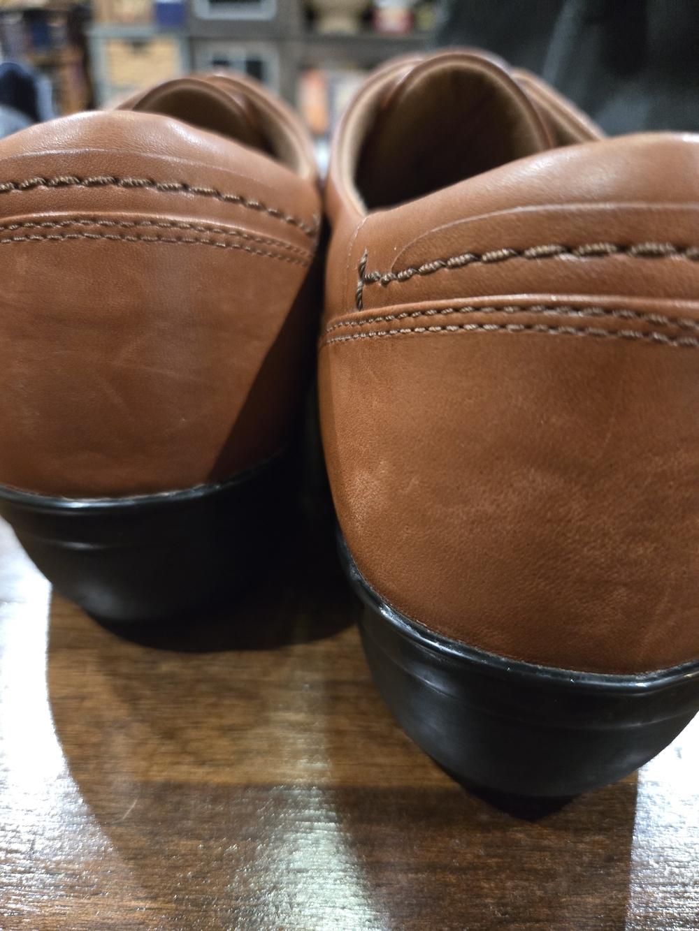 Clarks Women's Tan Leather Slip-On Flats with Hook Strap. 12W - Picture 4 of 5